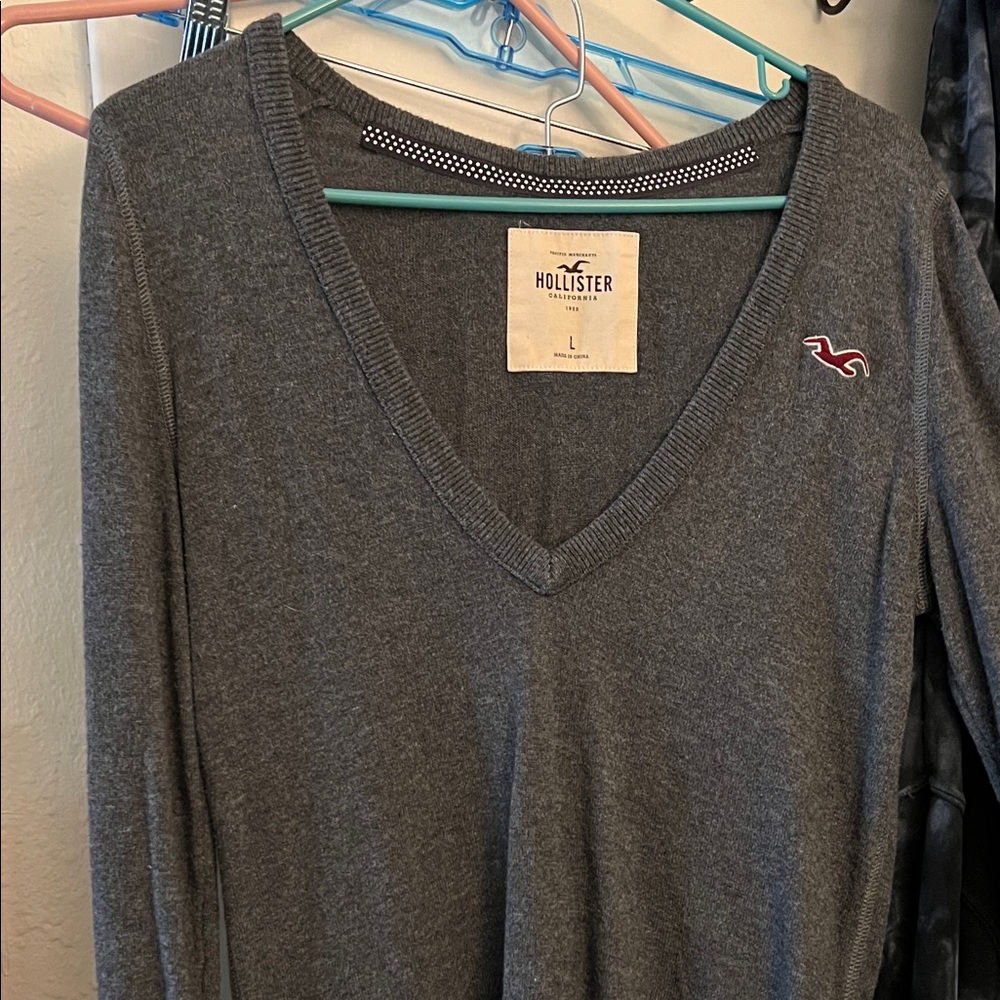 Hollister Women's Gray Sweater V-Neck Long Sleeve Top